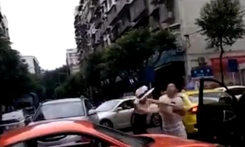 鼎格暖通：重慶保時捷女車主被奇瑞車主回打，雙方已迅速和解？